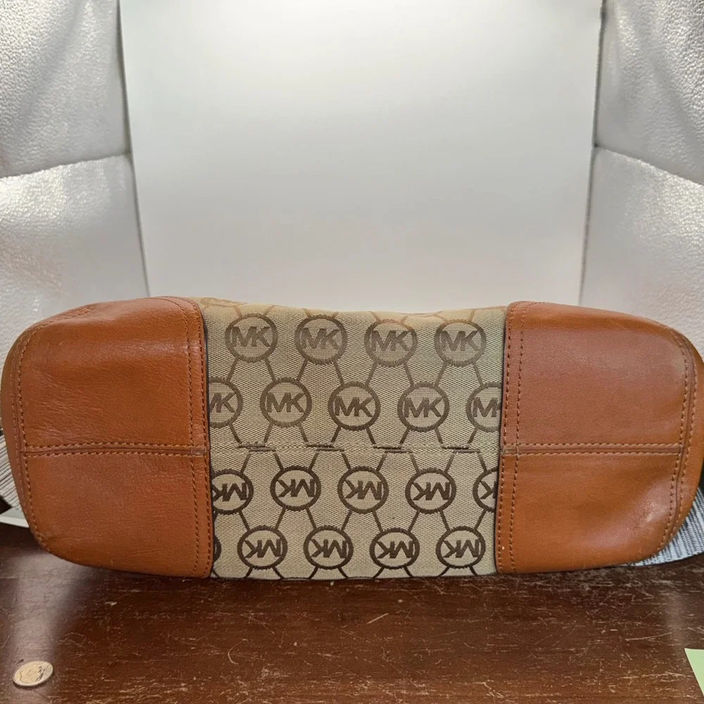 Michael Kors Millbrook Hobo Bag Monogram Canvas Tan Leather Shoulder Bag Large